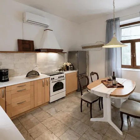 Apartment Captain Sijan