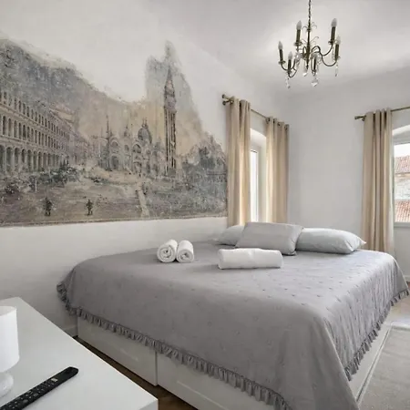 Captain Sijan Apartman Pula